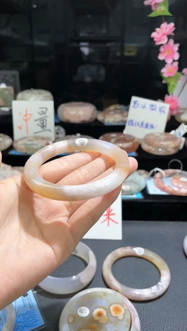 【闪购商品】石英质玉手镯未镶嵌55+/208