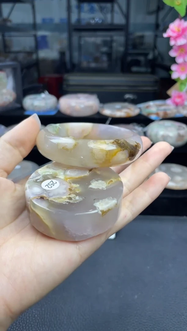 【闪购商品】石英质玉手镯未镶嵌58/252