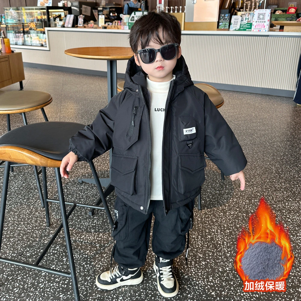 男童冬季加绒外套2024新款痞帅儿童秋冬装加厚冲锋衣男孩保暖棉衣