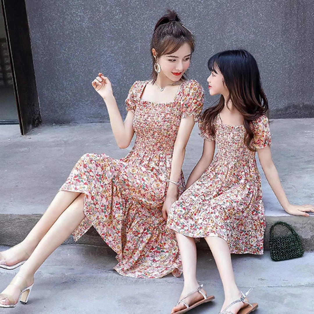 不一样的亲子装夏装2023新款潮母女洋气连衣裙网红韩版翠花雪纺裙