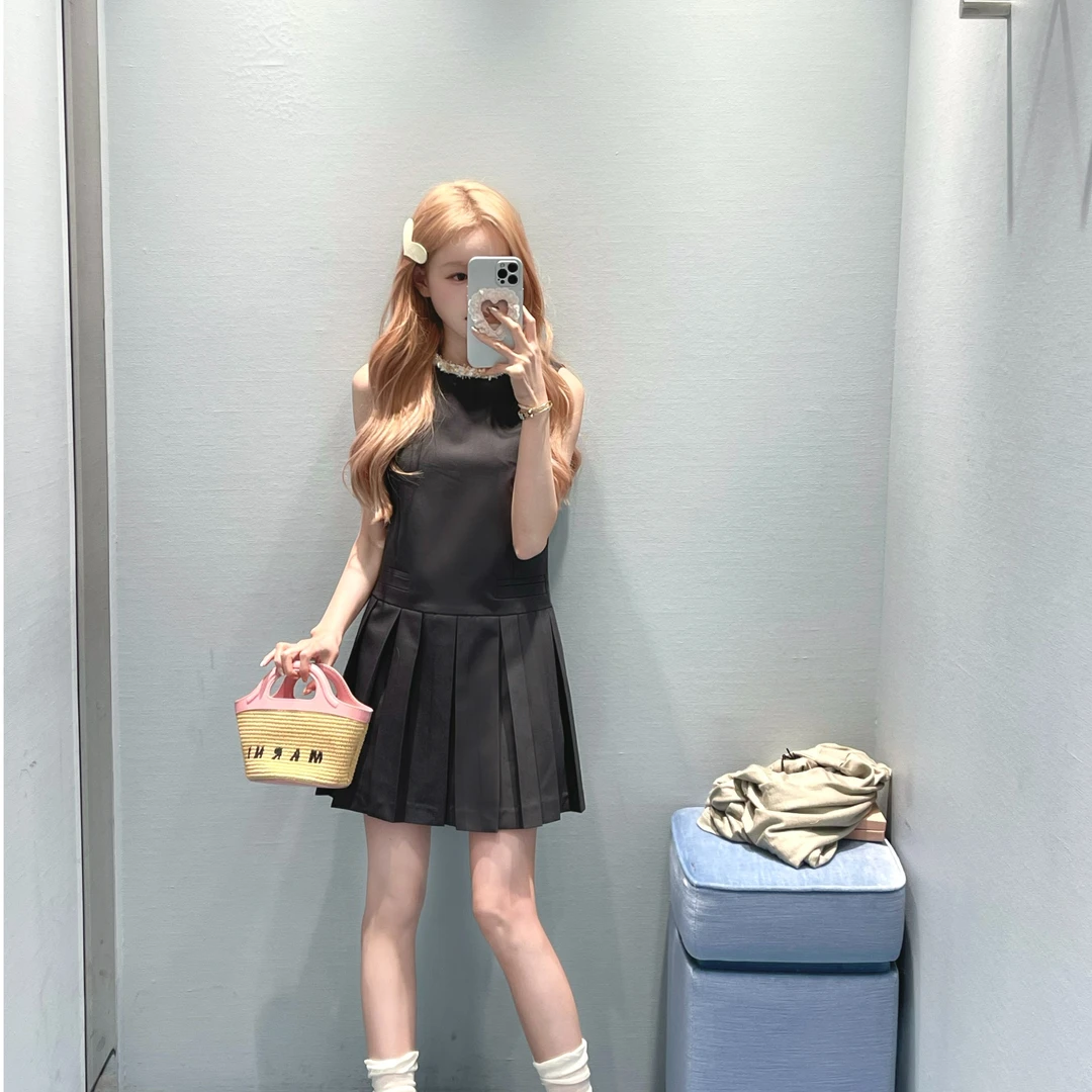 【Q】林子熙 花边贝壳领灰色简约学院风连衣裙俏皮减龄短裙