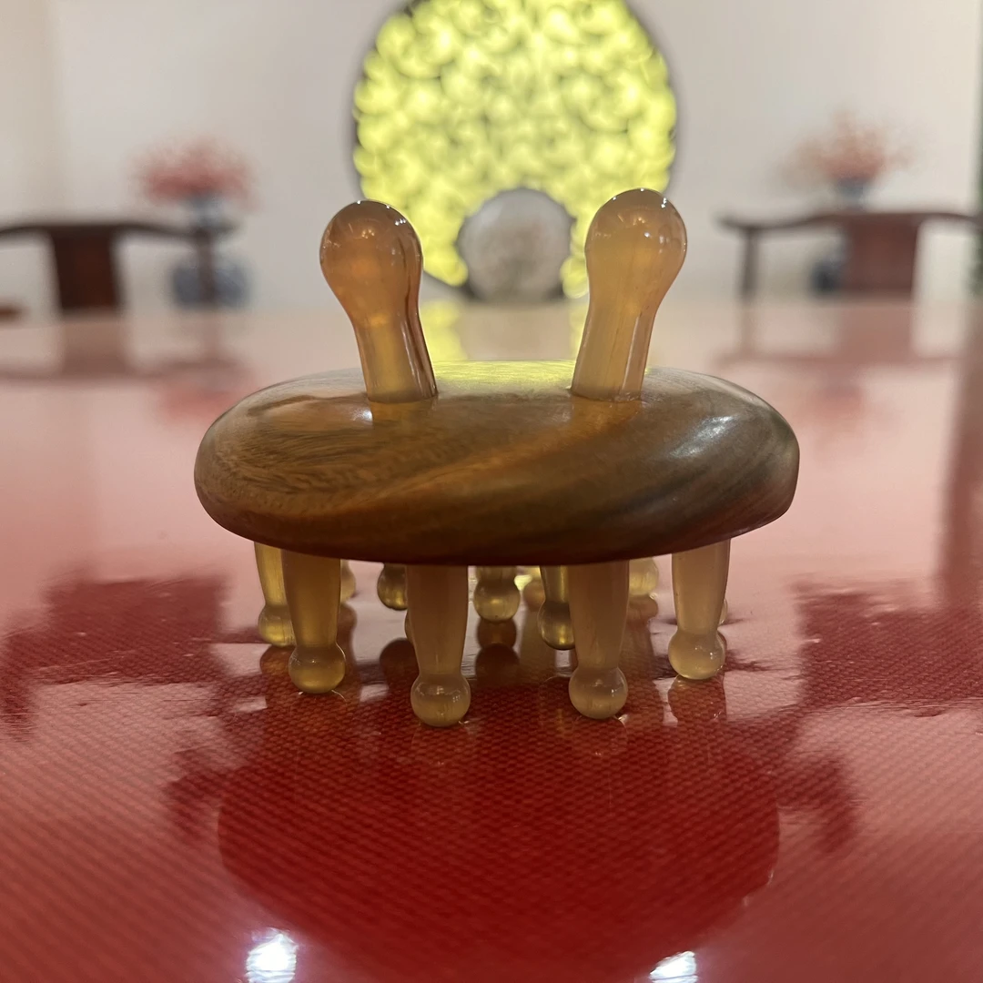 精品绿檀木羊角梳按摩头皮刷肚子方便携带