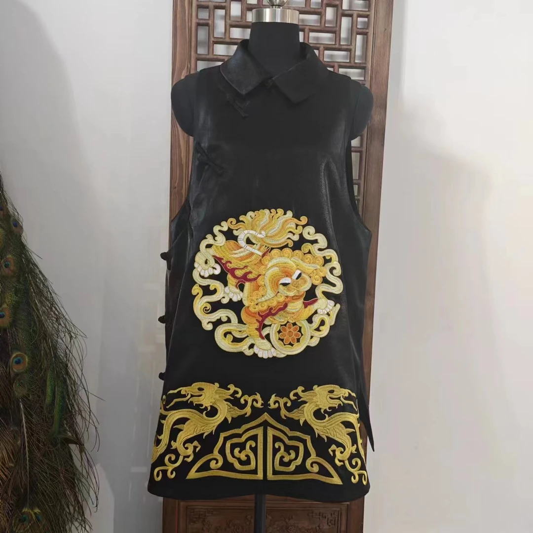 凤徕兮私人定制黑底团麒麟底边刺绣翻领马夹（HM101040）