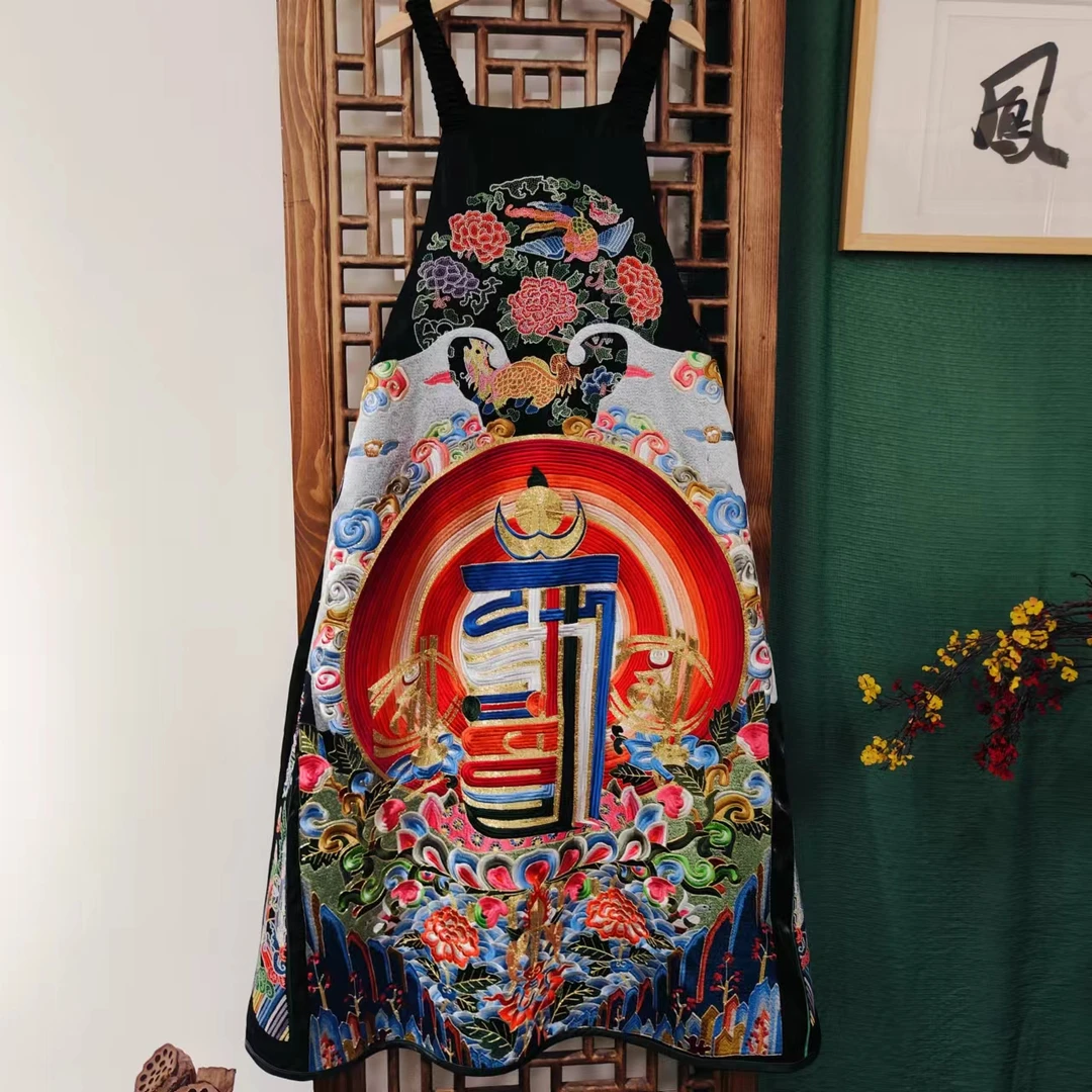 凤徕兮私人定制黑底图腾牡丹花刺绣背带裙(LK119)