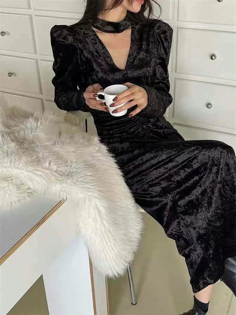 气质V领长袖丝绒连衣裙显瘦包身复古长裙