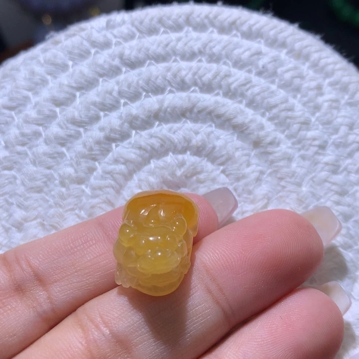 翡翠颈饰未镶嵌冰黄貔貅