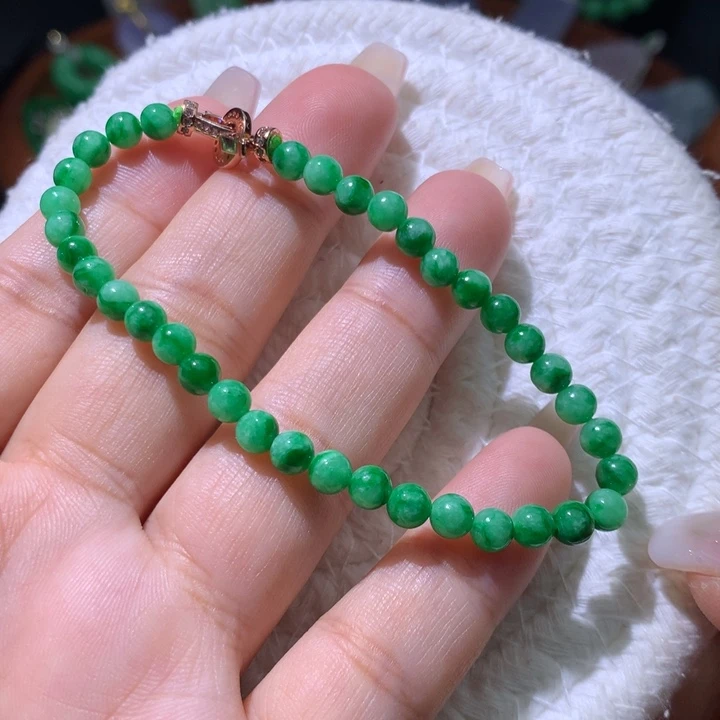 翡翠手串未镶嵌辣阳绿手串
