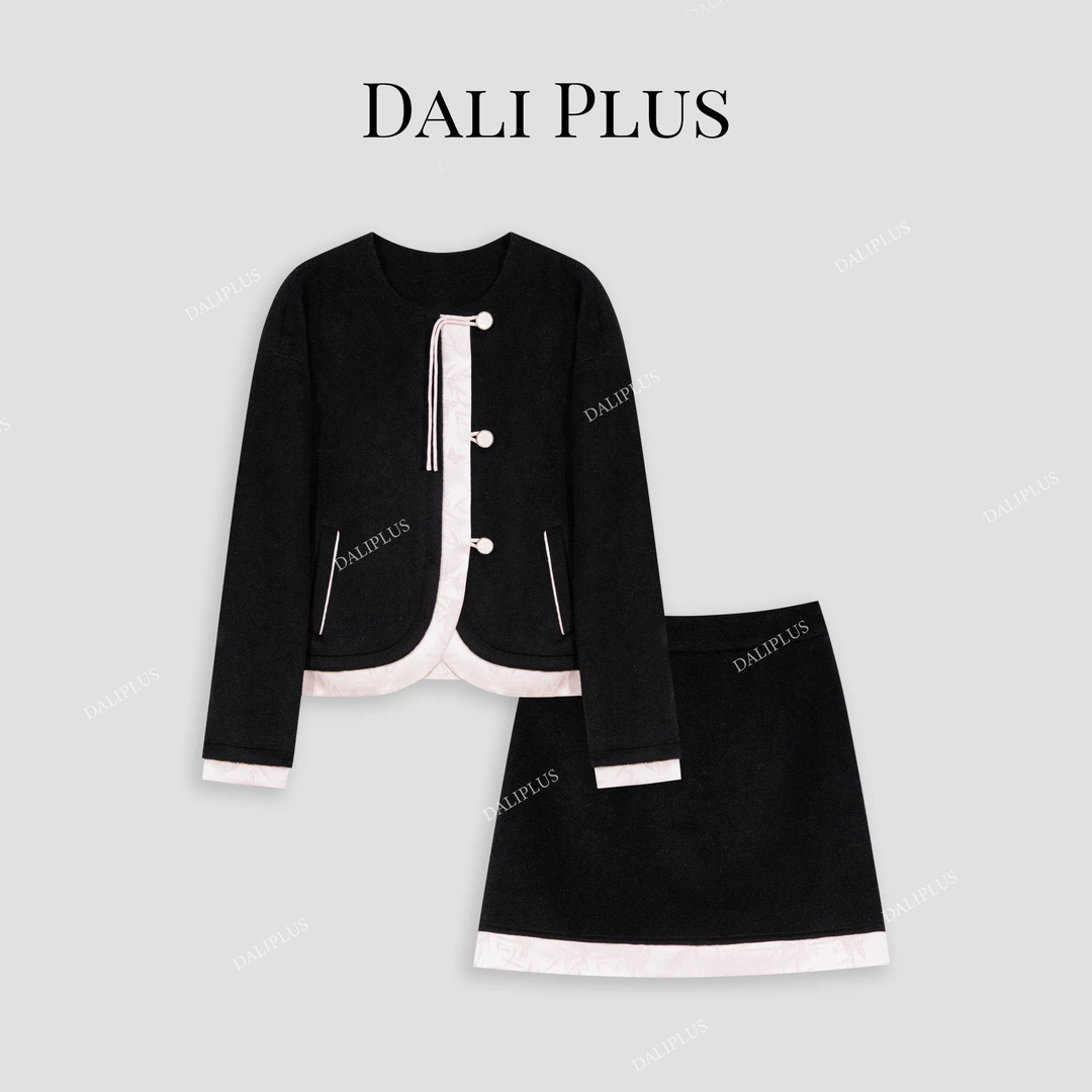 DALI PLUS套装系列 新中式黑粉拼接斜襟毛呢外套-D4CH0103