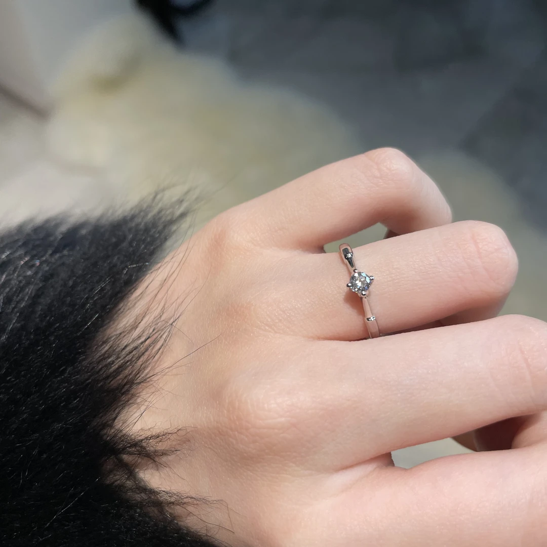 【简约精致】18K金镶嵌天然钻石戒指F-G高色女士设计感时尚百搭钻戒