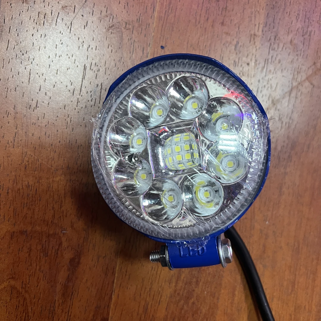led汽车大灯车灯超亮24v12伏倒车灯强光射灯车用货车挖机辅助灯泡
