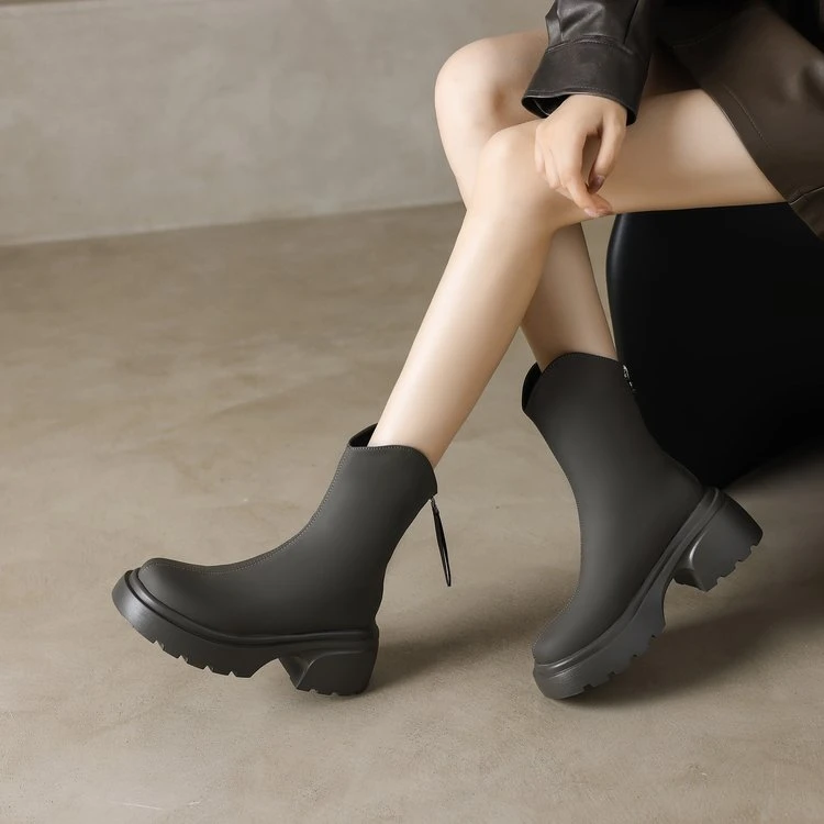 时尚百搭秋冬款时装靴厚底