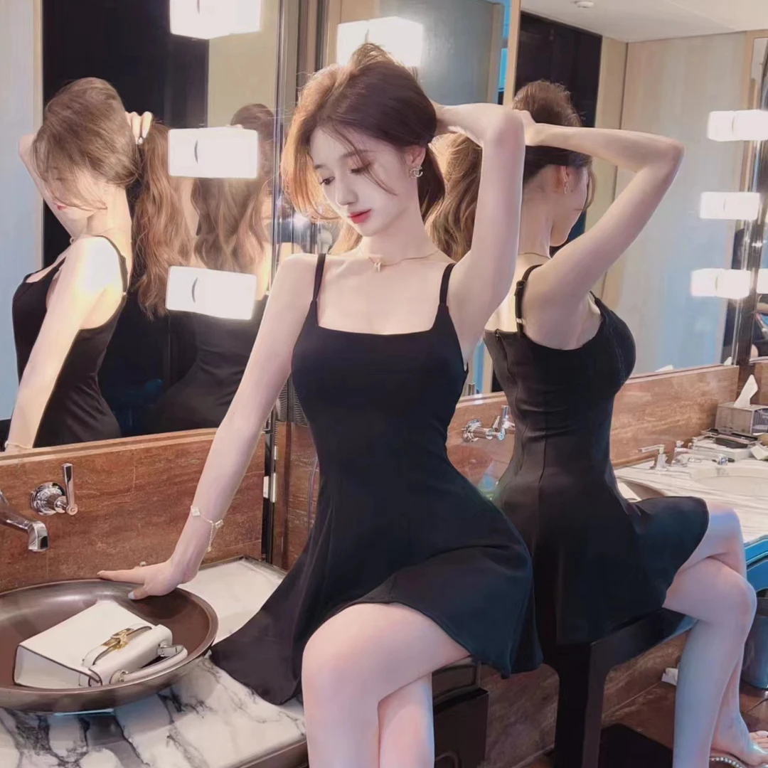 夜场辣妹黑色吊带连衣裙女夏2025新款a字短裙高级感气质收腰裙子