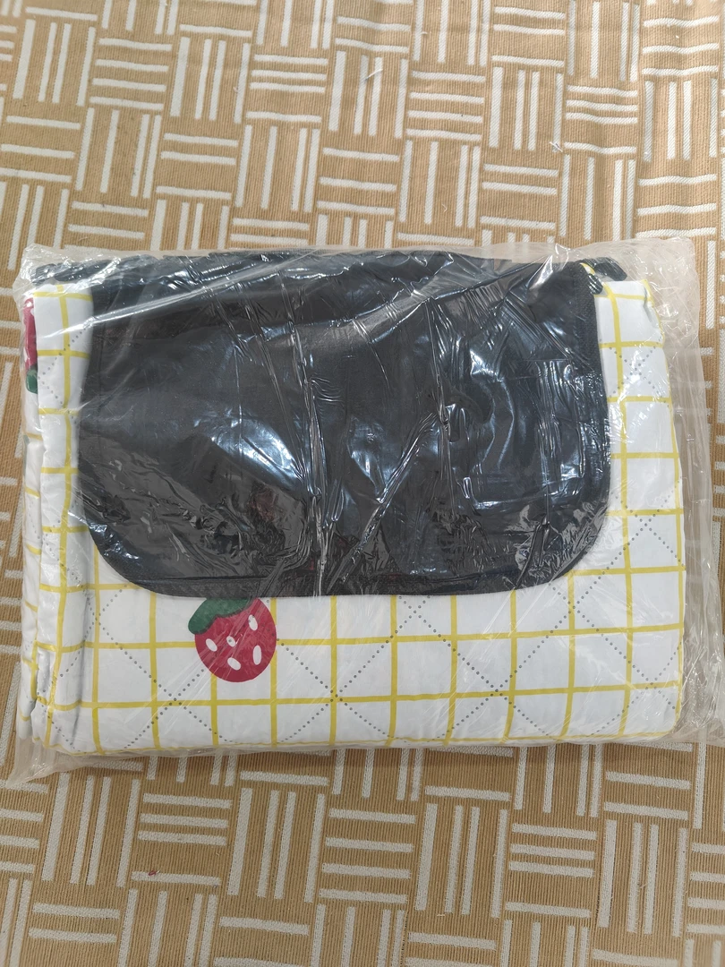 户外防潮露营格子草莓耐脏绗缝家用打地铺防潮野餐垫(约200*200)