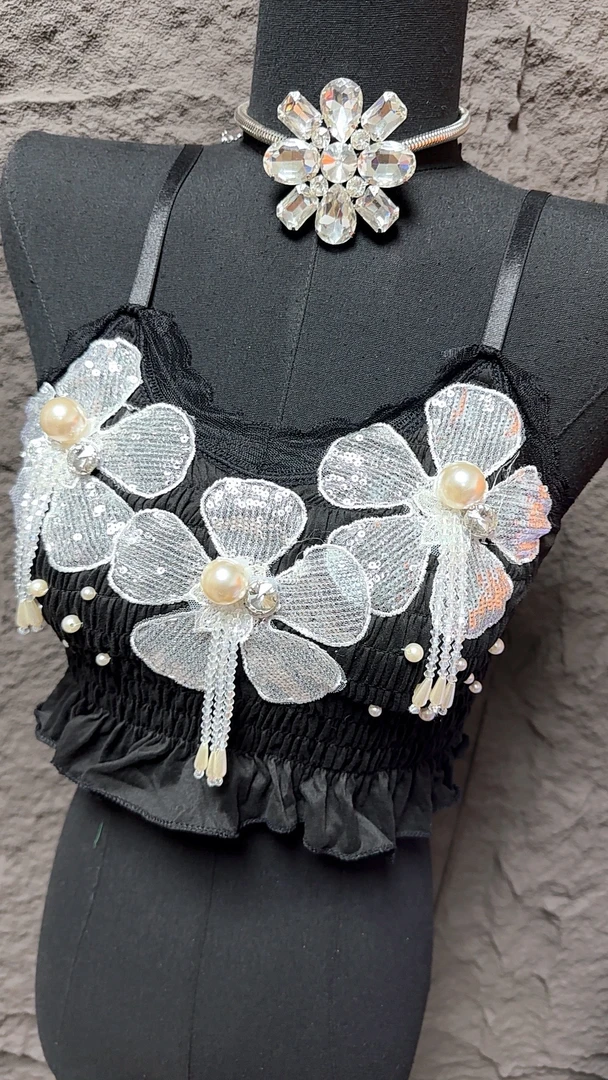 设计感甜美蕾丝边镶钻立体花朵显瘦吊带背心女