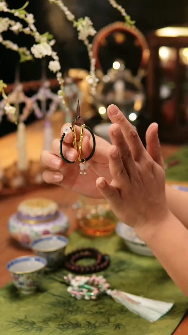 【闪购商品】密胺碟绿色蝴蝶剪刀