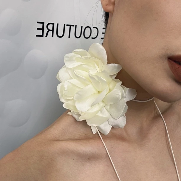 非金属布艺项链 非金属布艺项链米色颈花百搭单品造型感秀场高级