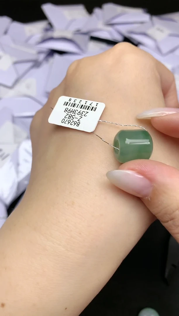 【闪购商品】翡翠颈饰18K金镶嵌翡翠