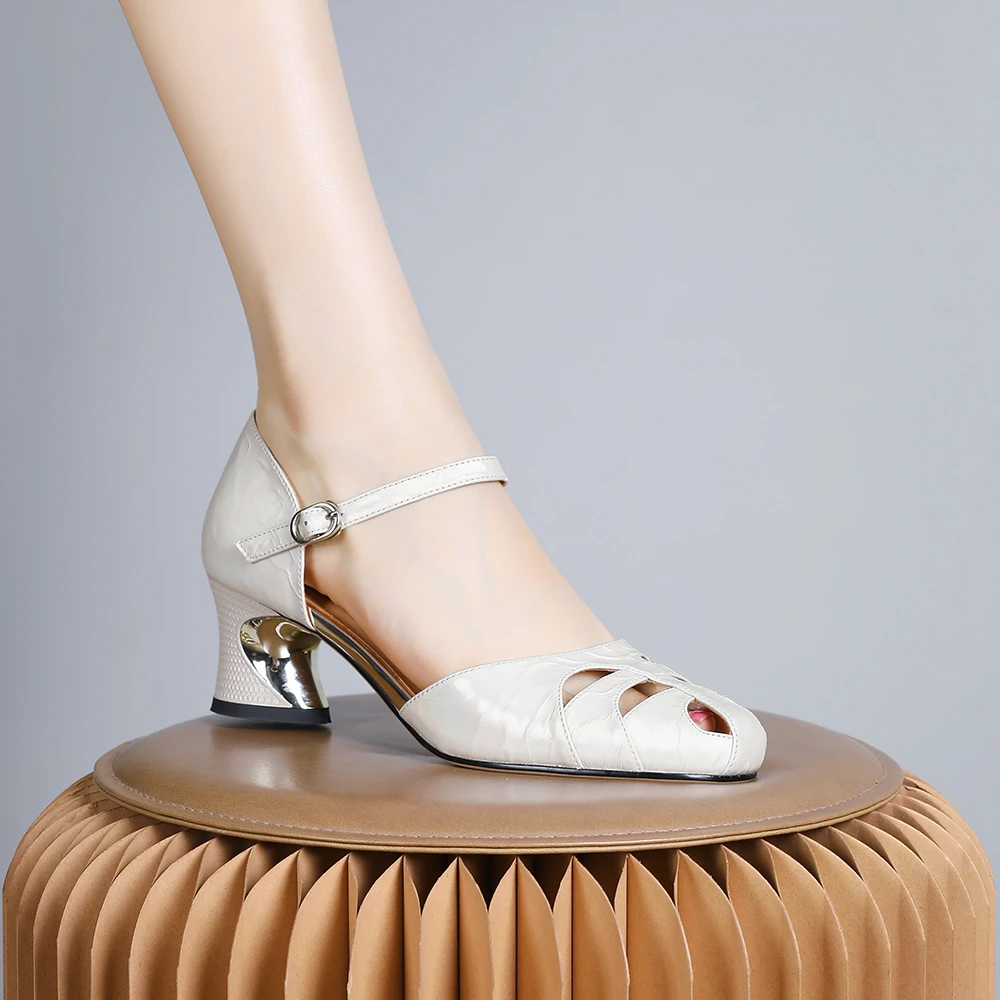 妮彩诗2024年新款欧美温柔小众高级感镂空粗跟包头时装凉鞋女2056