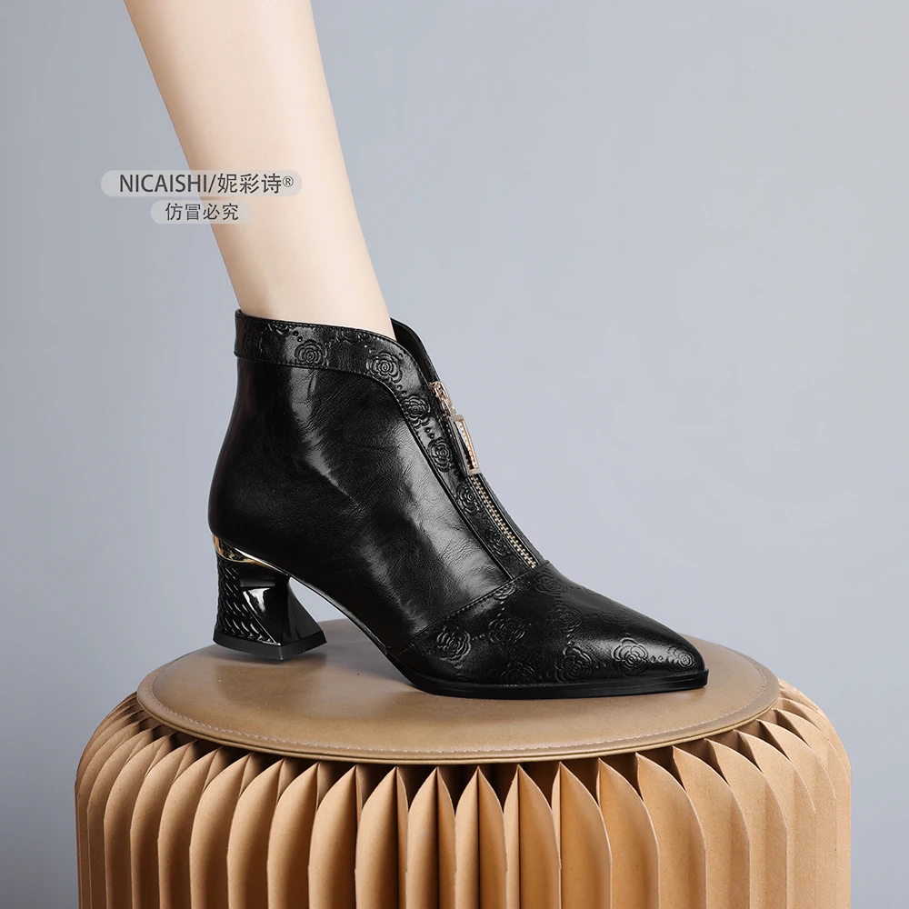 2024年新款欧美粗跟尖头显瘦潮流时尚加绒小众设计深V口短靴0362