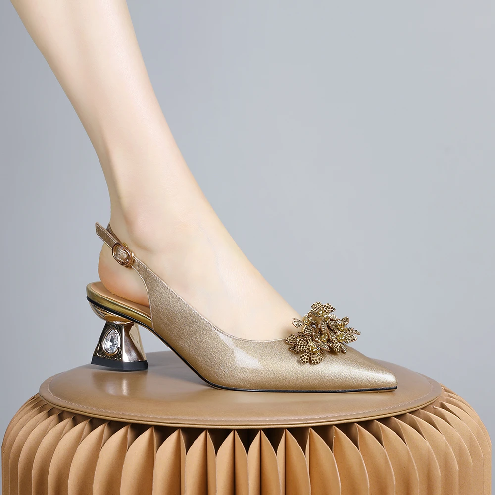 妮彩诗2024年新款欧美原创设计优雅后空水钻舒适凉鞋气质尖头1987