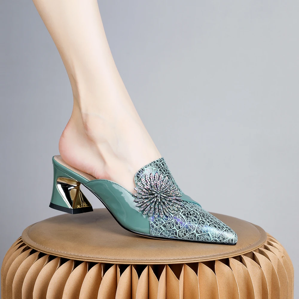 妮彩诗2023年新款外穿包头半拖女优雅太阳花尖头中跟凉拖鞋女6535