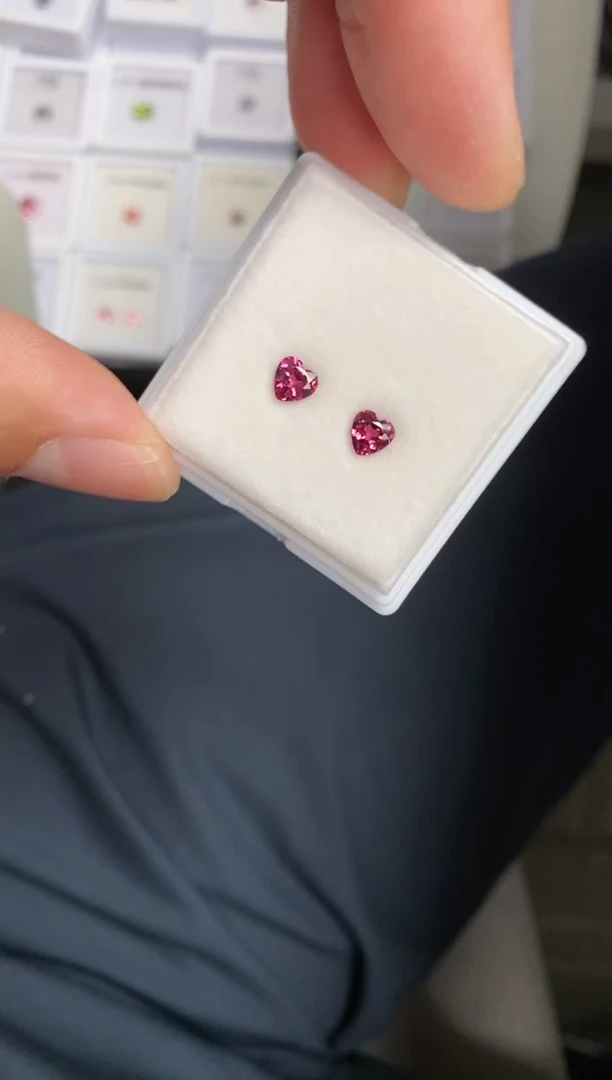 【闪购商品】石榴石裸石未镶嵌1.2ct左右 镁铝榴石