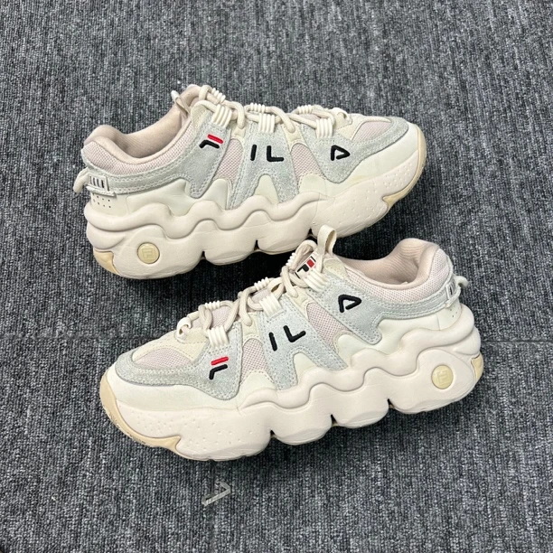 40.5码 斐乐 barricade2 休闲鞋 市价699鞋面一点刮擦