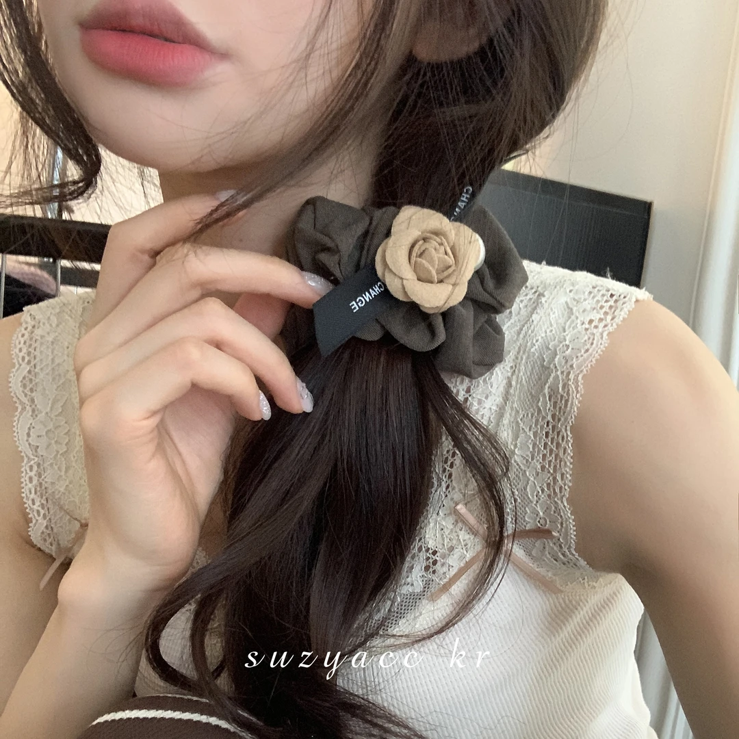 Suzyacc Kr山茶花布艺大肠圈气质百搭法式少女温柔超仙优雅F3054