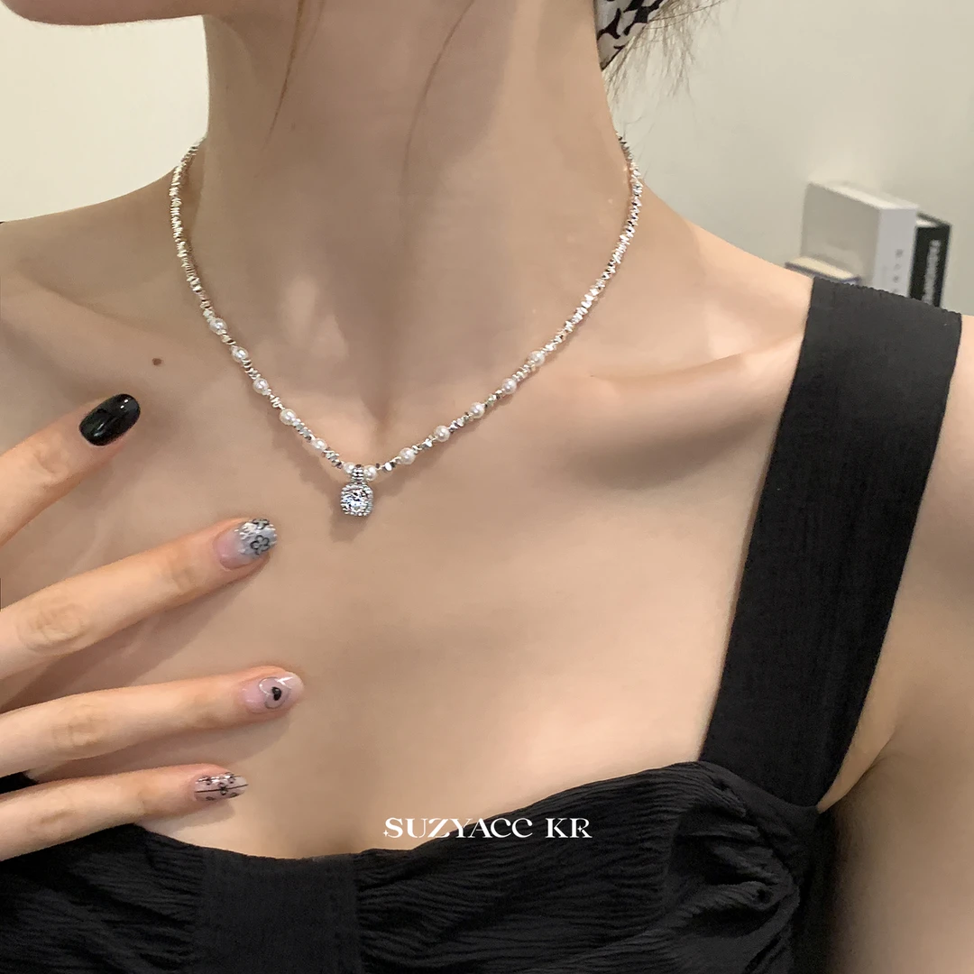 Suzyacc Kr 合金仿珍珠项链  轻奢超闪锆石吊坠碎银项链气质X1034