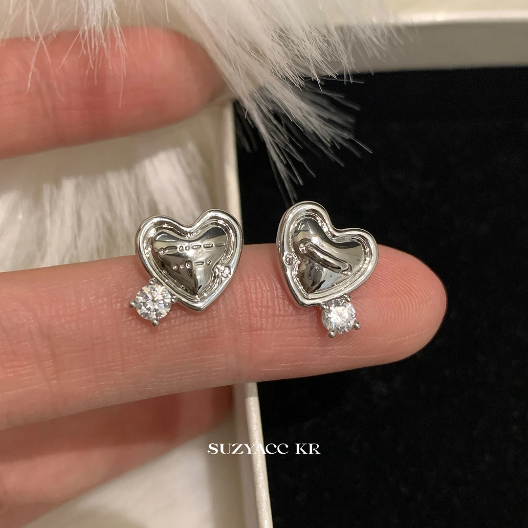 Suzyacc Kr 合金合成锆石耳饰 原创设计锆石爱心耳环耳钉E2610