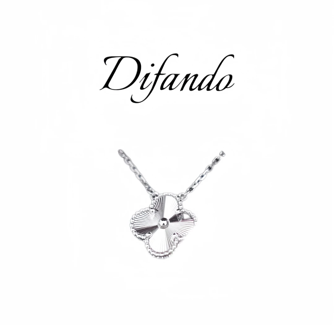 铜合金项链 DIFANDO法式轻奢白金色四叶草全镭射带钻项链X053