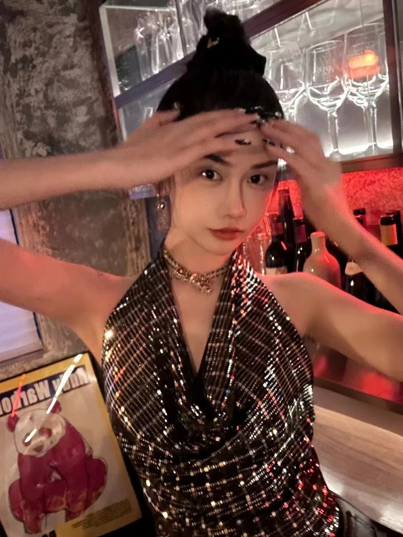 亮闪闪辣妹亮片荡领挂脖吊带背心夏季新款短款露背高级感无袖上衣