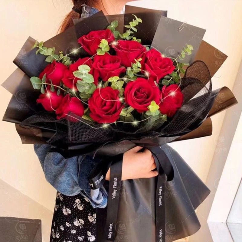 【相爱】11枝红玫瑰尤加利花束送串灯表白花束生日鲜花生日礼物花店
