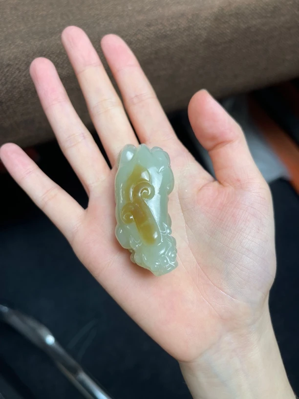 新疆且末料手工雕刻貔貅