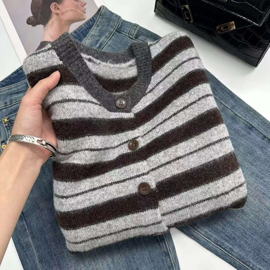 飞飞家 韩系冬季厚款高级撞色条纹针织纽扣开衫Y5490咖条