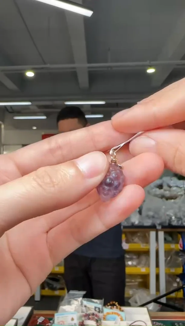 【闪购商品】萤石吊坠合金萤石葡萄铜镀金小吊坠