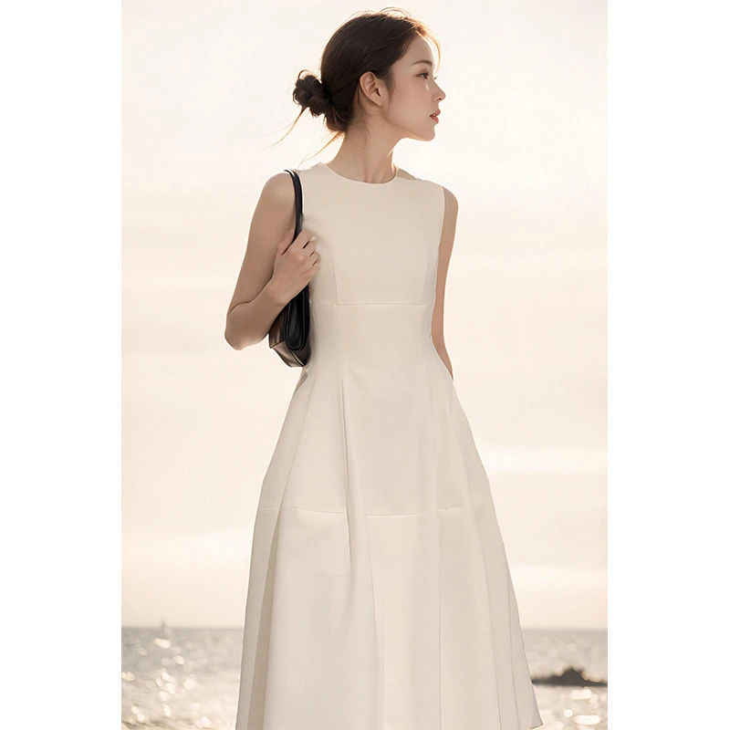 高级女装轻奢气场强大无袖白色连衣裙女夏季新款2025气质显瘦裙子