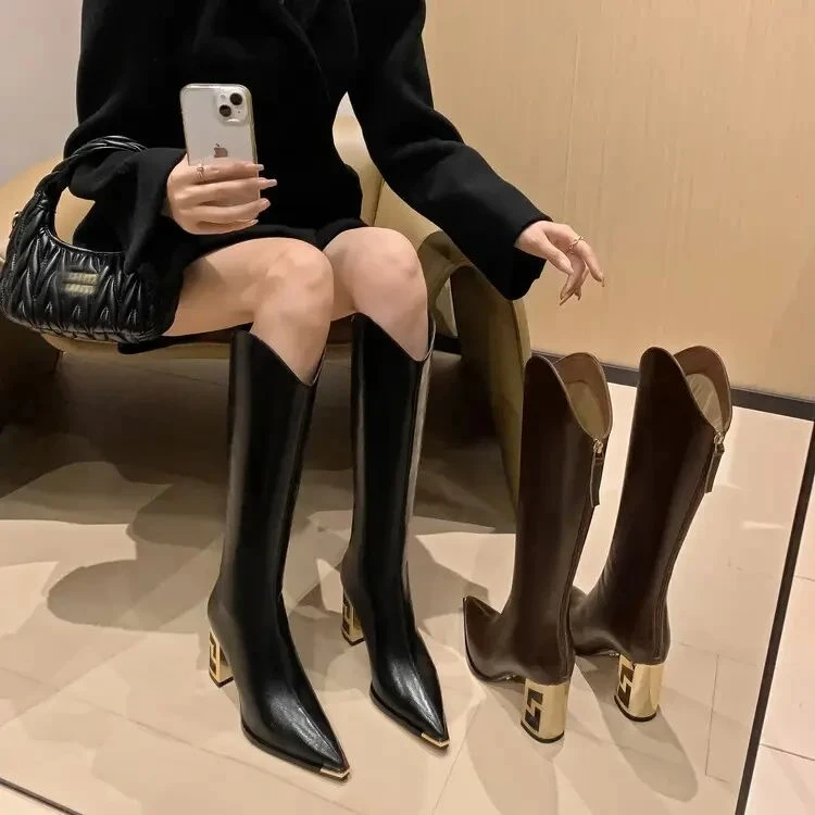 金属尖头高筒靴女v口小香风真皮不过膝长靴粗跟显瘦镂空跟长筒靴