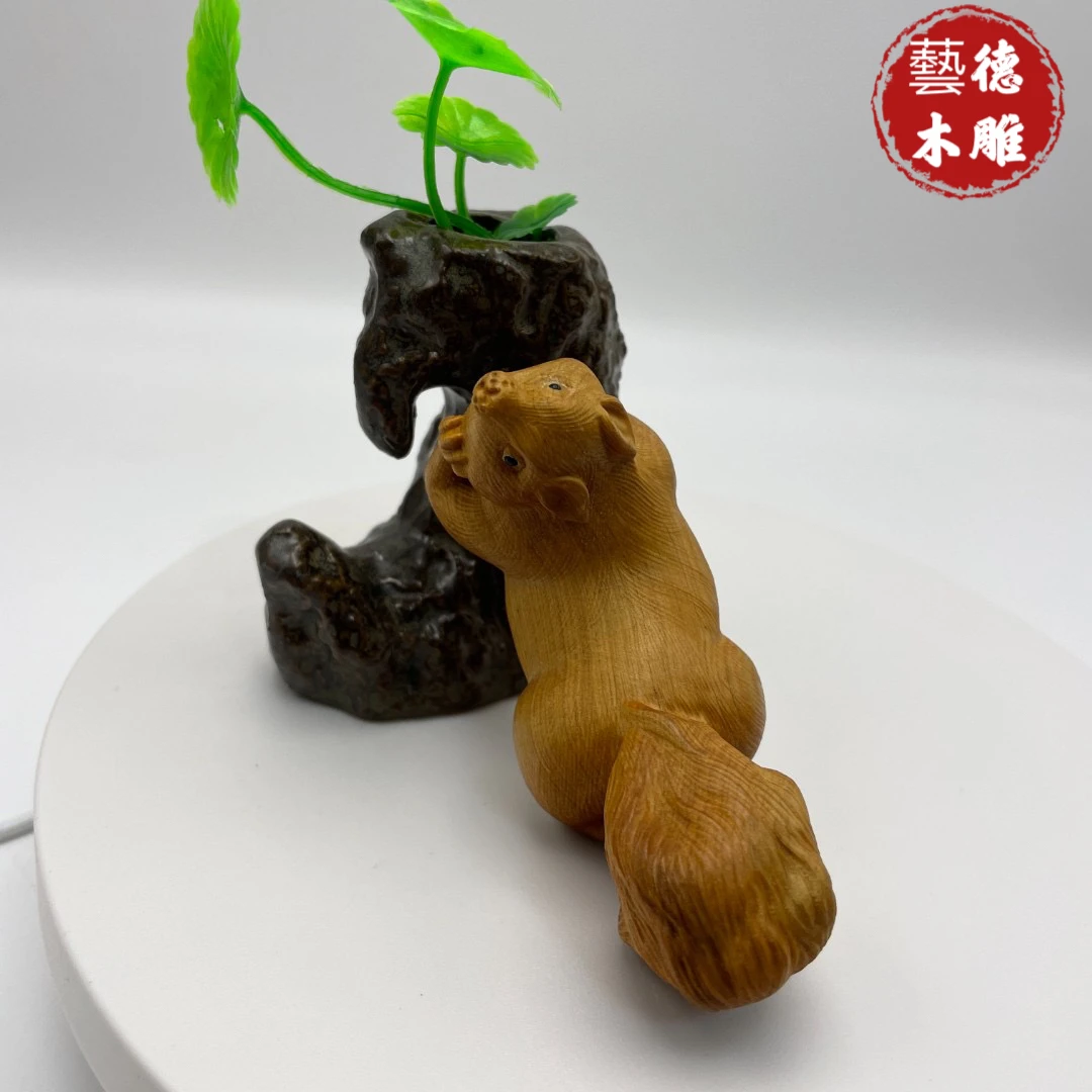 太行柏木松鼠木雕手把件雕刻筷子架笔架工艺小摆件,毛笔架长8cm