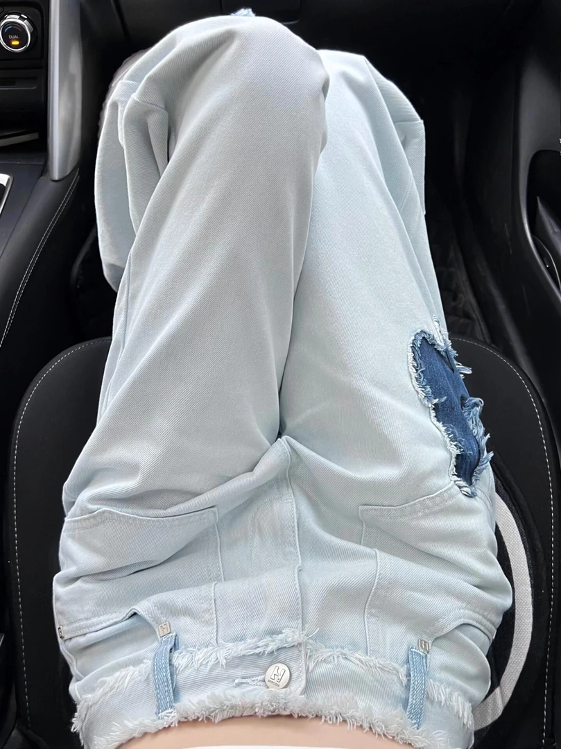 小众复古显瘦高腰阔腿牛仔裤女秋季宽松浅蓝色蝴蝶垂坠感直筒裤子