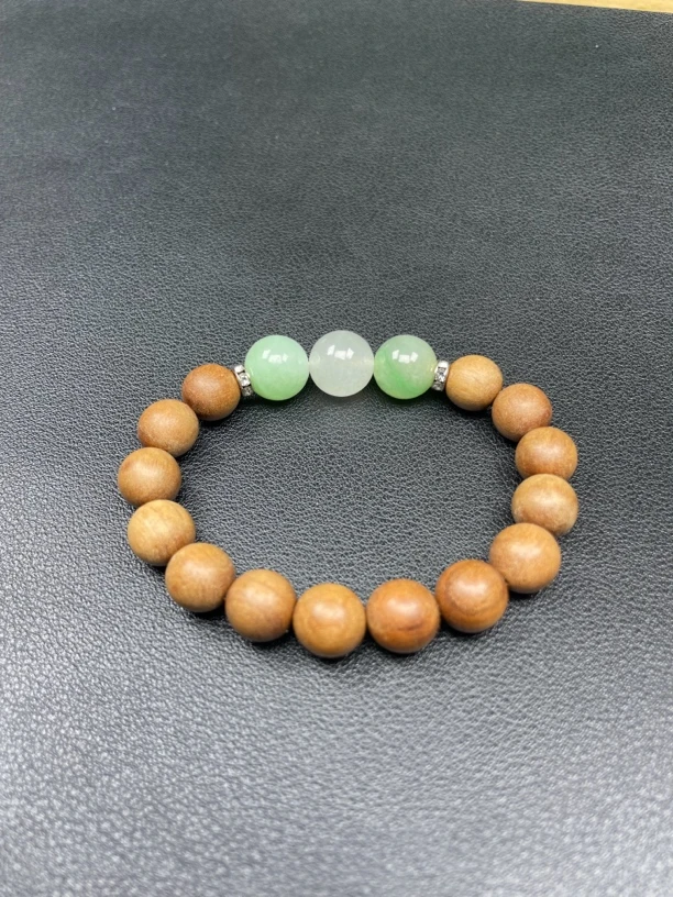 翡翠手串未镶嵌沉香手串