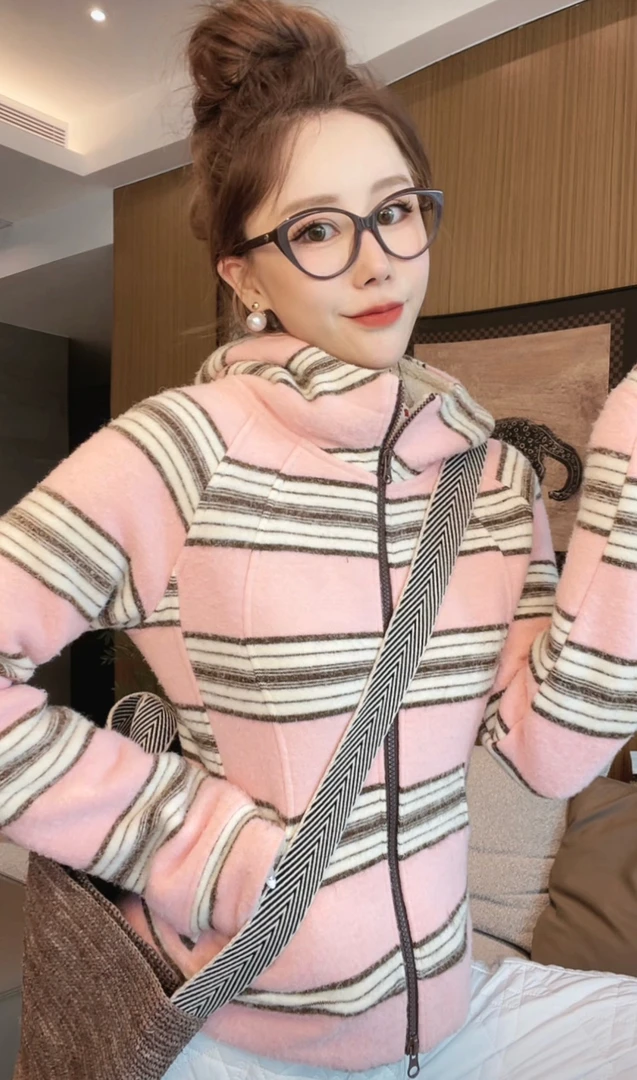 f4401 2024秋冬 复古森系撞色条纹宽连帽卫衣