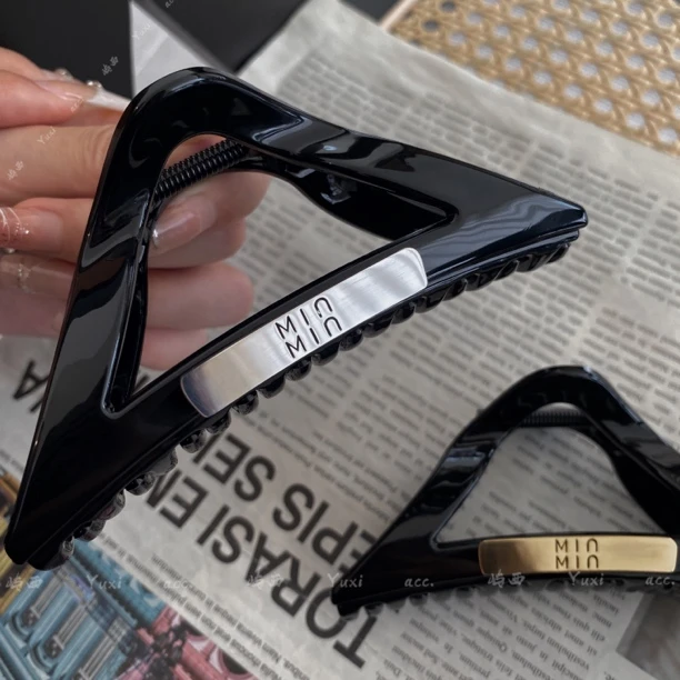 <屿西>美拉德风小众设计感简约字母黑色盘发抓夹韩版百搭发夹头饰