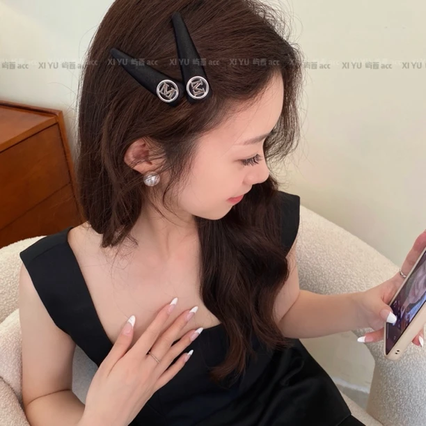 屿西 手工饰品黑色字母小香风女侧边发夹女大BB夹顶夹发卡刘海夹