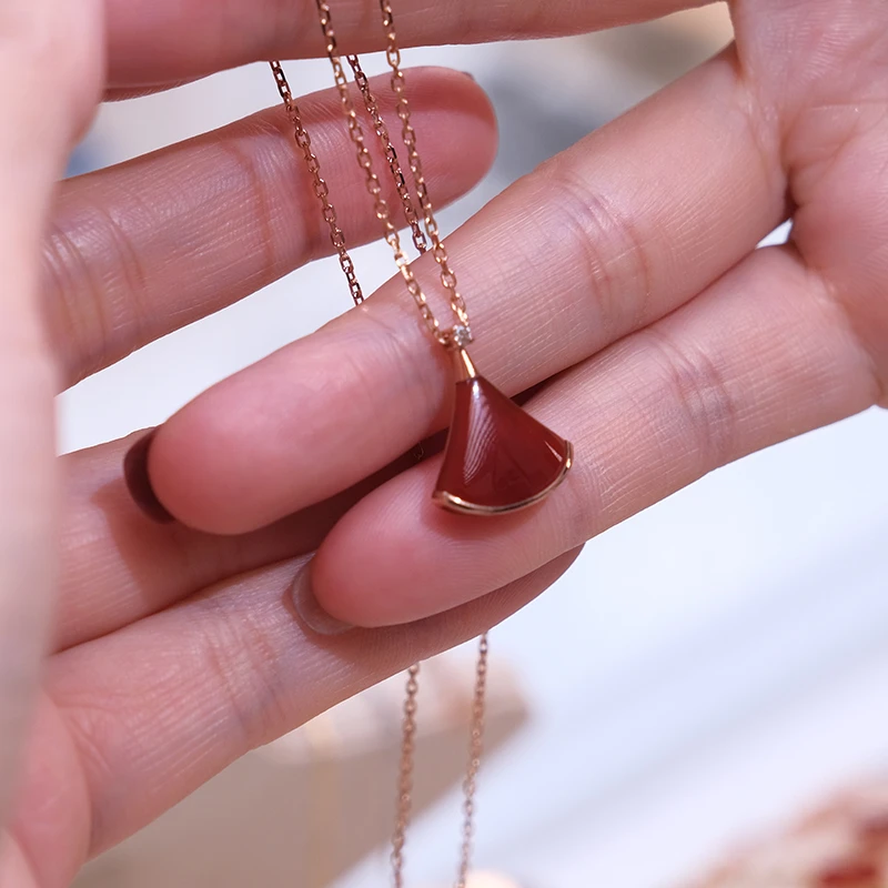 18K金单钻小裙子项链红色气质轻奢时尚百搭简约经典双面