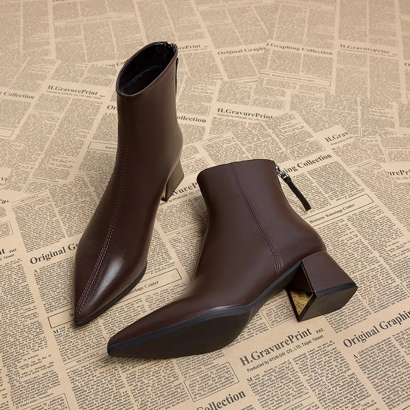 2024高级感小短靴女春秋单靴法式粗跟瘦瘦马丁靴尖头冬天女短靴