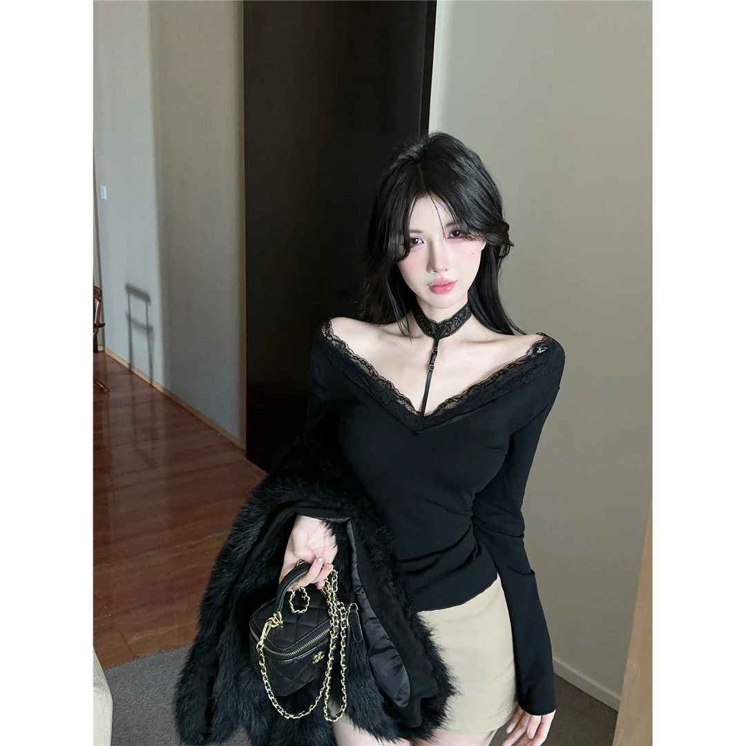 2024秋季网红爆款纯欲辣妹性感v领挂脖设计感外穿修身长袖蕾丝衫