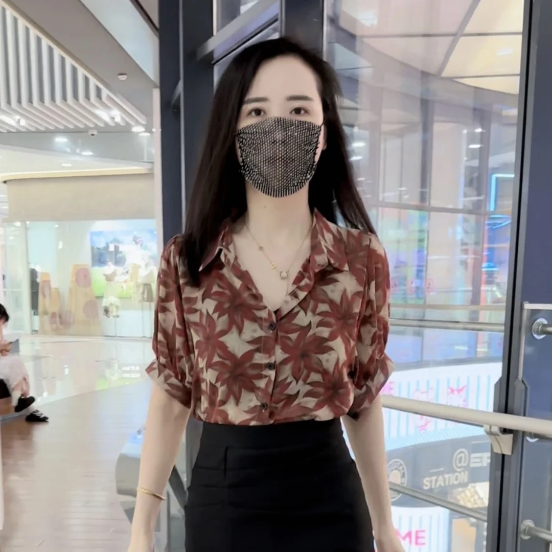 新款百搭洋气2025夏季时尚显瘦减龄蝴蝶印花防晒衬衫上衣女