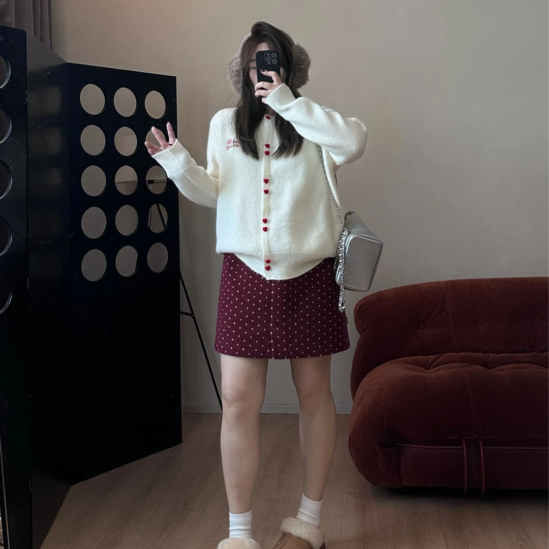 晶咕【奶黄包】减龄甜美温柔百搭爱心扣子刺绣毛衣外套气质时尚圆领