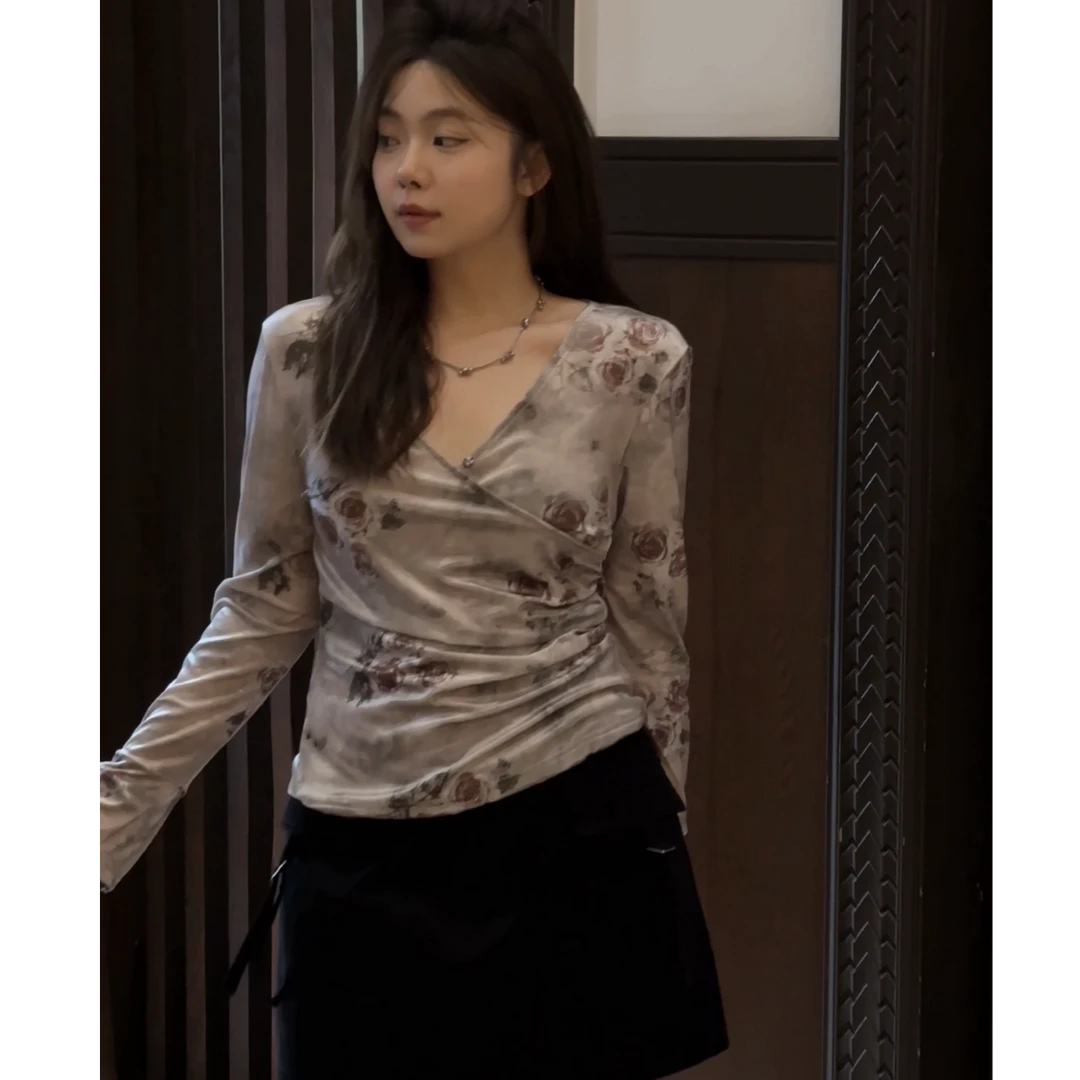 晶咕【玫瑰恋人】时尚气质ins设计感领褶皱喇叭袖玫瑰印花上衣